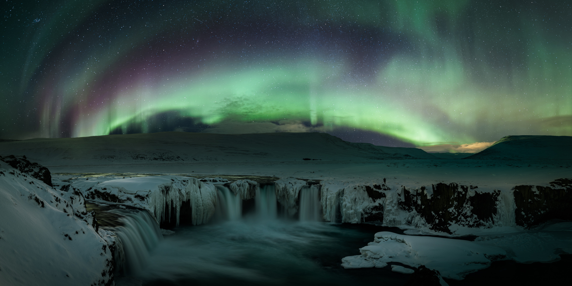 Auroras above Goðafoss